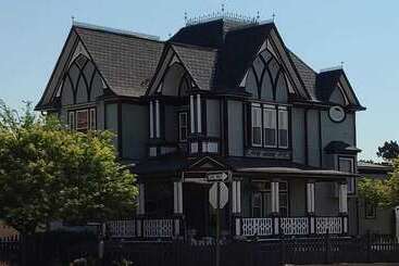 تختخواب و صبحانه The Bissing House