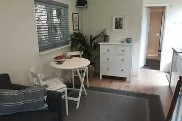 コテージ Tranquil Wood Cabin Set In A Beautiful Orchard