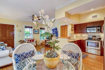 کلبه Tumi S Time Out By Avantstay Heart Of Old Town W/ Shared Pool Month Long Stays Only