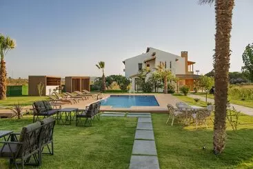 تختخواب و صبحانه Ali Baba Ciftligi Alacati