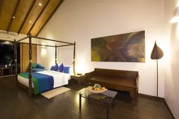 Hotelli Aarya Lagoon