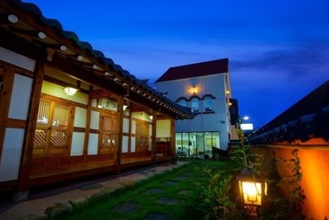 Пансион Jeonju Deokindang And Su Guesthouse