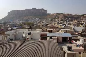 Hotel Goroomgo Dylan Cafe & Guest Jodhpur