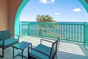 Grapetree Bay Hotel And Villas