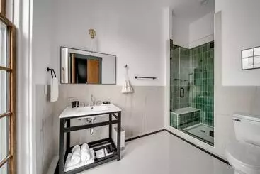 ホテル The Emerald Boutique Stays