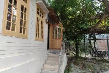 هتل Grapes Garden Resort Hunza