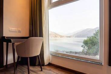 בית מלון כפרי Le Roi Lake View Koti