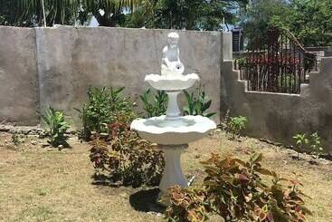 פנסיון Arms Of Charms Guesthouse