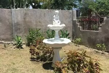 پانسیون Arms Of Charms Guesthouse