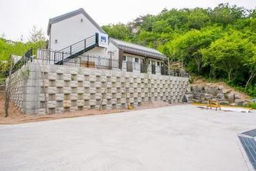 Chuncheon Yellow Hill Glamping Pension
