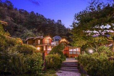 Pocheon Arumdri Pension