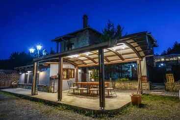 בית מלון כפרי Pindos Resort