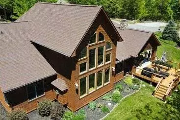 Mökkimajoitus Kim S Cove Motorcycle Friendly Cabin Features Game Room By Redawning