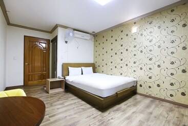 Motel Buyeo Moonstone