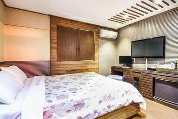 Motel Rugo In Junghwasan Dong Jeonju