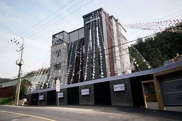 מוטל Yangsan Deokgye Seastar