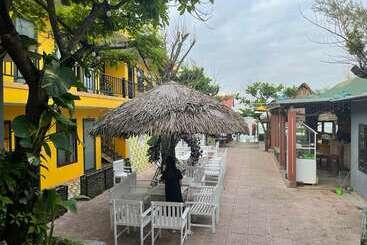 هتل Nana Lee Homestay & Restaurant