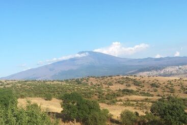 Inviting Cottage In Maniace With Private Garden