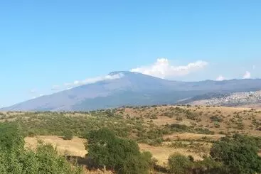 Inviting Cottage In Maniace With Private Garden