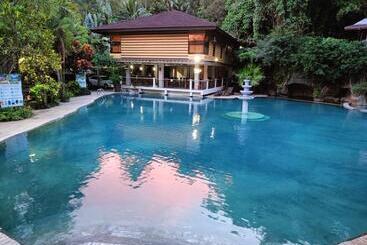 Kamayan Sa Palaisdaan Hotel And Resort