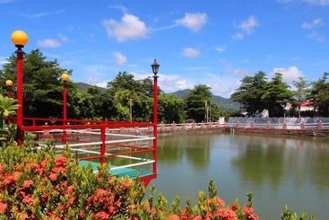 تختخواب و صبحانه Pthles Guest House