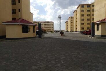 هتل Lewisky Homestays And Tours