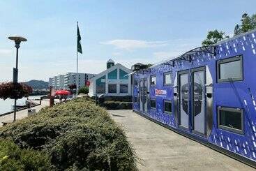 Podtown Os Harbour   Hostel