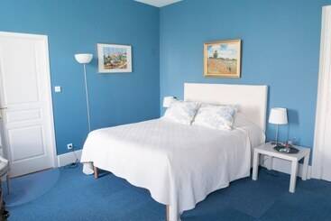 هتل Château De Colombier