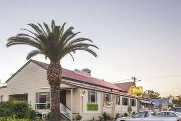 D Aguilar Hotel Motel