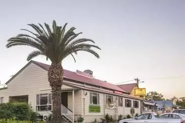 D Aguilar Hotel Motel