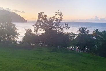 هتل Las Cuevas Beach Lodge