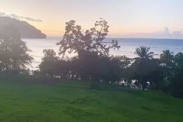 هتل Las Cuevas Beach Lodge