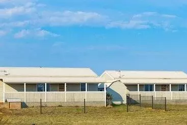 High View Family Cottages