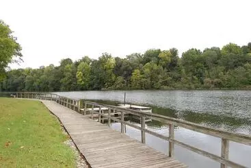 Mökkimajoitus Bear Cave Camping Resort