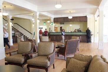 Lake Yellowstone Hotel & Cabins   Inside The Park