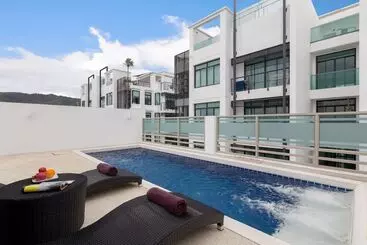 בית מלון כפרי The Regent Phuket Serviced Apartment Kamala Beach