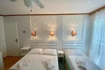 Szálloda Apartments And Rooms By The Sea Komiza, Vis   2431