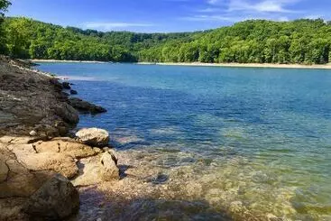 هتل Travelers Inn