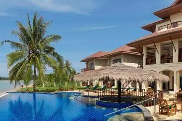 Hotel Sara Beachfront Boutique Resort