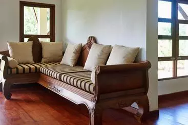 Hotel Sara Beachfront Boutique Resort