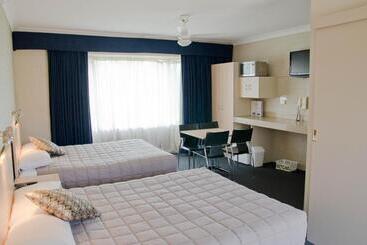 汽车旅馆  Baybrook Motor Inn