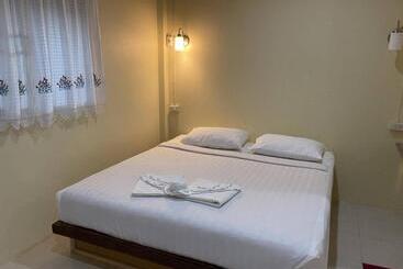 Пансион Khao Sok Jungle Huts Resort