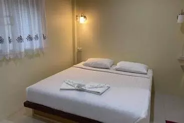 ペンション Khao Sok Jungle Huts Resort