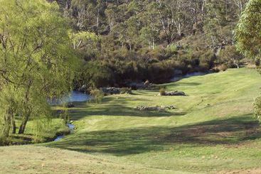فندق Mowamba River Lodge
