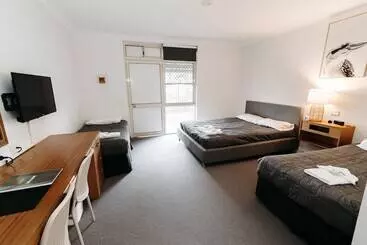 汽车旅馆  The Ophir