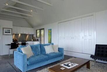 房子  Points South By The Sea