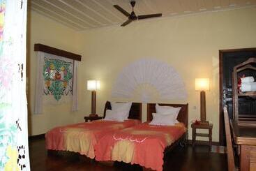 هتل Gerard Et Francine