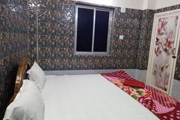 هتل Goroomgo Ray Home Stay Puri