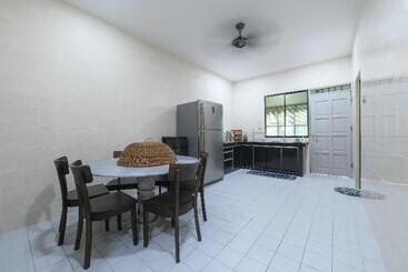 Pensjonat Oyo Homes 90583 Yogha S Homestay