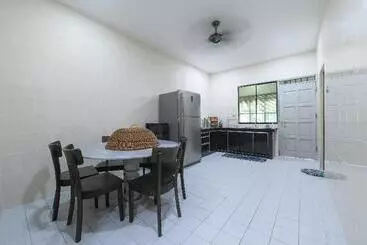 Pensjonat Oyo Homes 90583 Yogha S Homestay